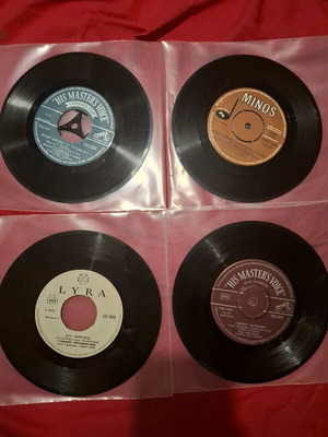 45s by Kazatzidis, Mosholiou, Poulopoulos, Bithikotsis like new, laiko