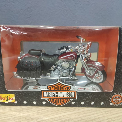 Maisto Harley-Davidson FLSTS Heritage Softail Springer 1/18 scale model