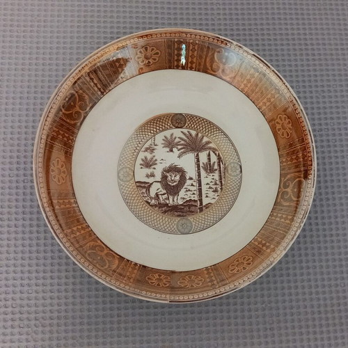 Plate with Hand-Painted Lion from Japan new