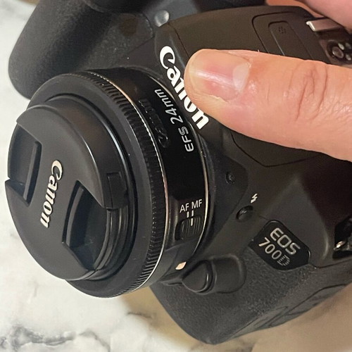 Canon 700D used with two lenses 18-55 and 24mm, two batteries