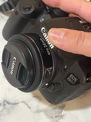 Canon 700D used with two lenses 18-55 and 24mm, two batteries