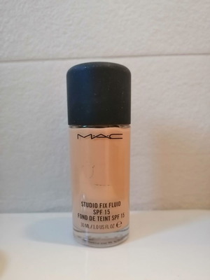 Mac Studio Fix Fluid SPF 15 used, color NW20