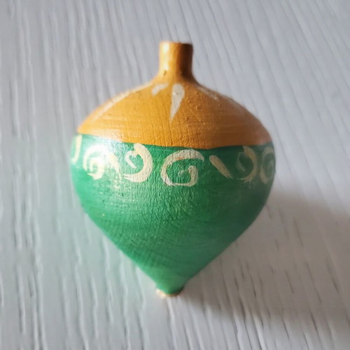 Large decorative wooden spinning top 8cm hand-painted with metal base