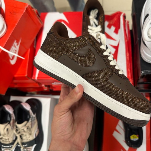 Nike Dunk new athletic shoe brown and gold