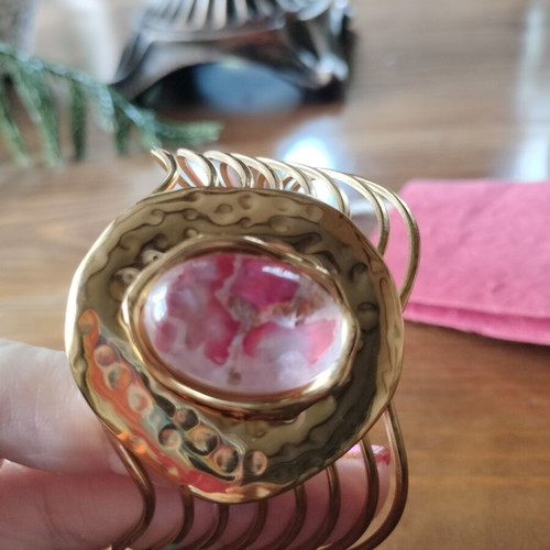 Gold bracelet with pink stainless steel, new