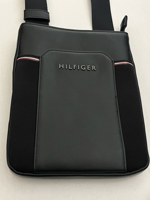Tommy Hilfiger Th Commuter Mini Crossover like new, black