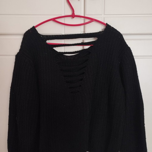 Black crop sweater used, size L