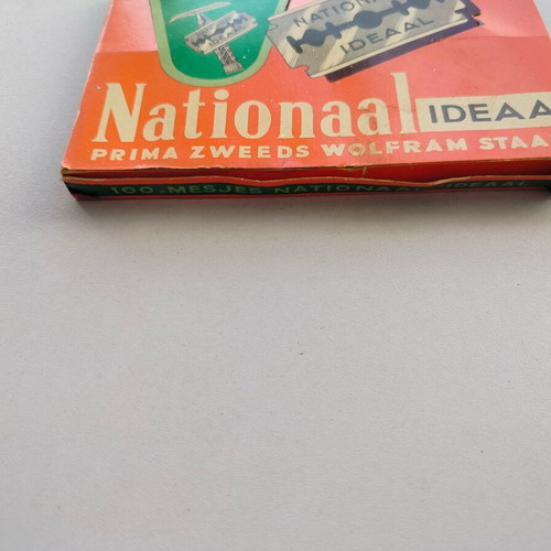 Box with 10 used sealed NATIONAAL IDEAAL razor blade packs