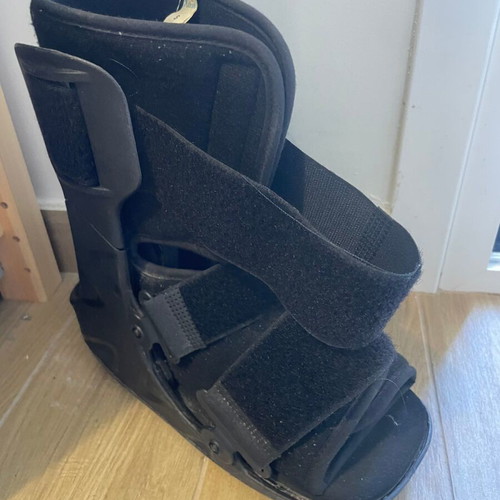 Orthopedic boot used, size small