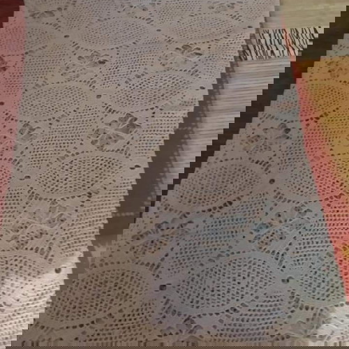 Покривка за маса ръчно плетена, като нова, размери 175x145 см