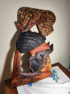 Wooden Hanging African Folk Art Ghana 1970 like new, hand-carved 50x28cm