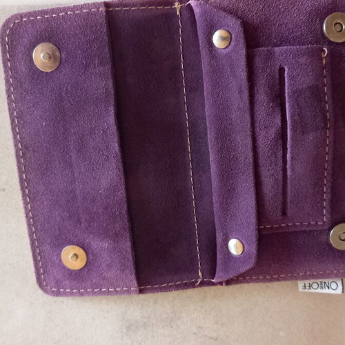 Leather tobacco case like new with magnetic closure
