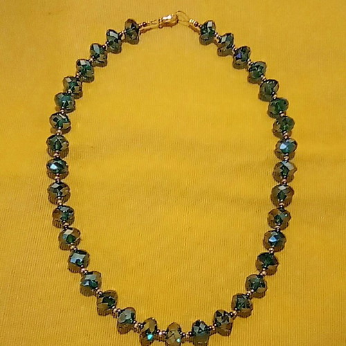 Vintage necklace 50cm with emerald faceted crystal beads like new