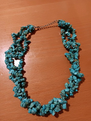 Necklace of semi-precious stones new, turquoise