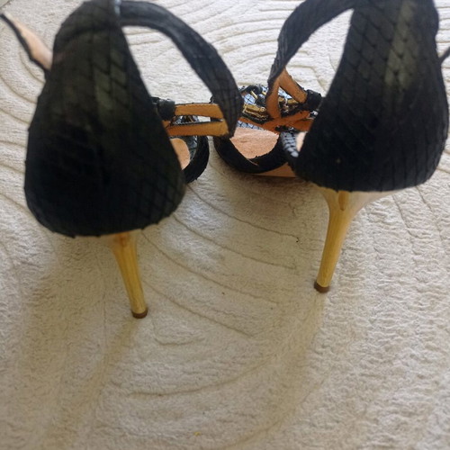 Schutz sandals size 40 leather black and gold new high heels