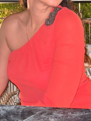 Coral short dress with one shoulder and stones used
