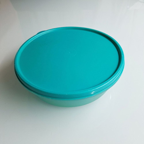 Tupperware cyan round container like new, diameter 19 cm x 6.5 cm