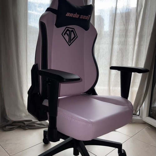 AndaSeat Pink Gaming Chair like new, ergonomic and adjustable