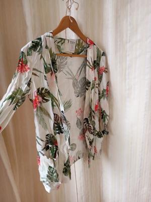 Bershka kimono jacket like new with exotic print, size S