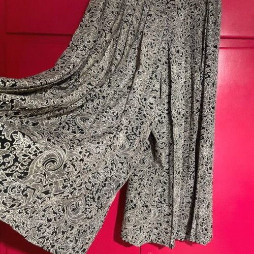 Pleated pants like new, designer vintage, black and white