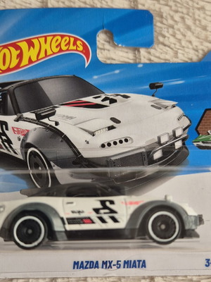 Mazda MX-5 Miata Hot Wheels toy car white new