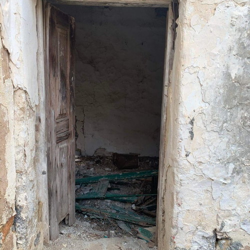Stone house with independent studio for renovation in Damarionas Naxos