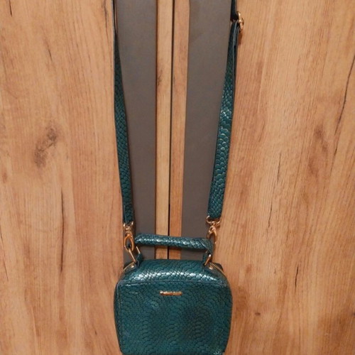 Mexx Fashion crossbody bag like new, emerald green snake texture
