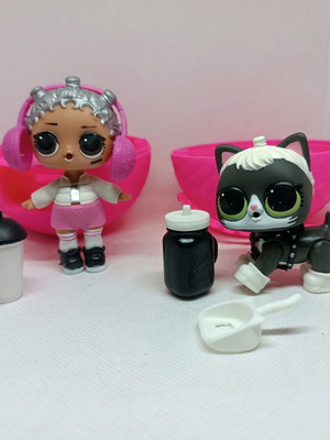 Lol Surprise doll and pet set like new with accessories