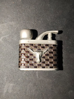 Vintage lighter with external mechanism used
