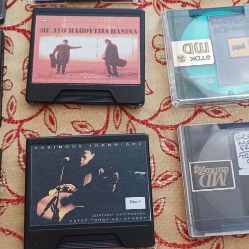 MD cassette tapes like new, pack of 18, Greek and foreign