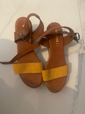 Bikos leather platform sandals like new, brown and yellow