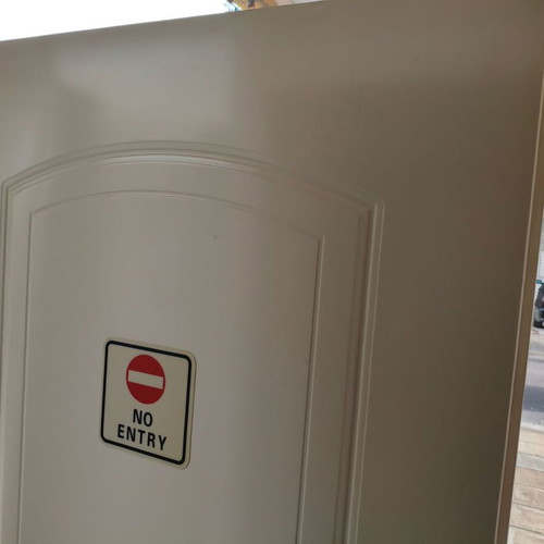 Πόρτα εσωτερική 210Χ89 δεξιά μεταχειρισμένη με κάσα και μπασκιά