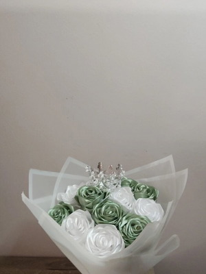 Bouquet of 12 roses like new
