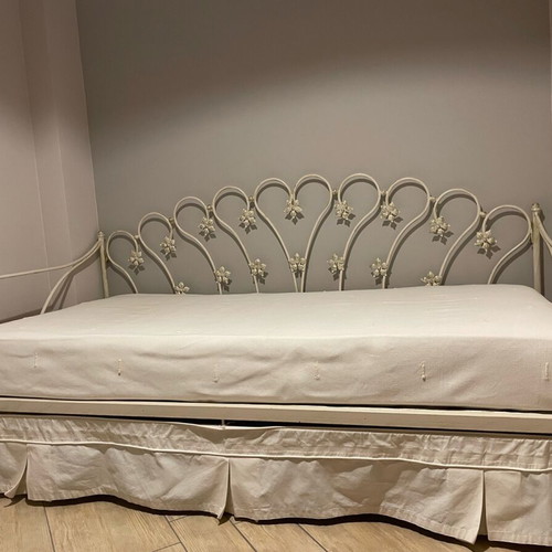 Handmade solid iron bed set with curtain rod and wall mount for mosquito net like new, beige gold patina
