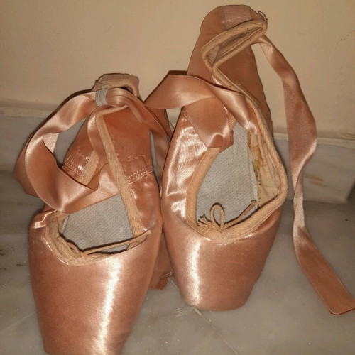 Pointe shoes No 37 used, hard (aspaste) with wear marks