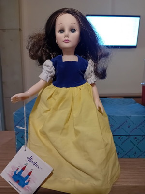 Enffanbee Snow White doll like new