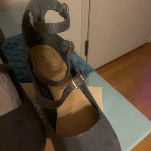 Melissa women's grey suede shoes like new with heels