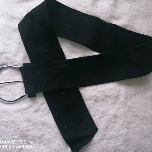 Women’s wide suede belt like new, black, size 115