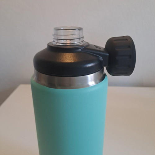 YETI Rambler 750 ml thermos with Chug and TripleHaul lids, new
