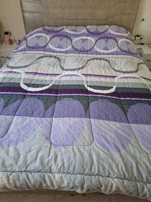 Quilt 100% cotton like new, very warm