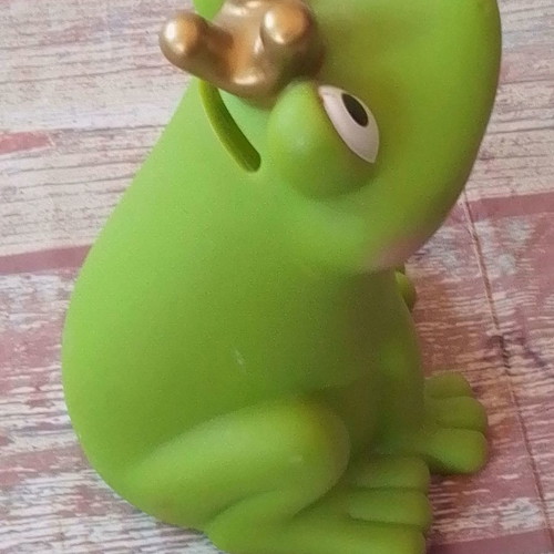 Moses plastic coin bank frog king used