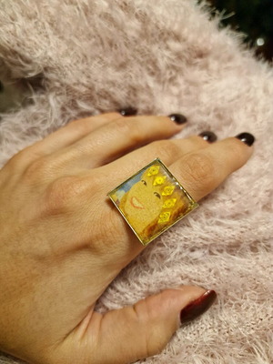 Ring with liquid glass handmade new