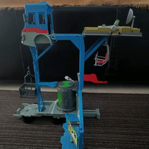 Ben 10 Headquarters like new three-story playset