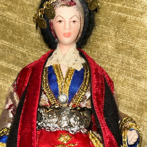 Traditional doll like new, 20cm height