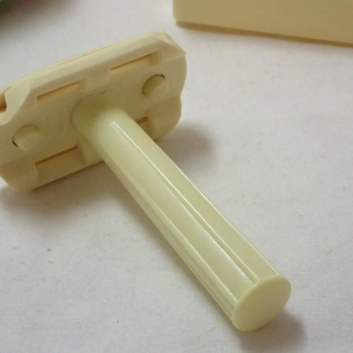 Vintage Nymph Ladies 3-piece shaving razor like new with original box