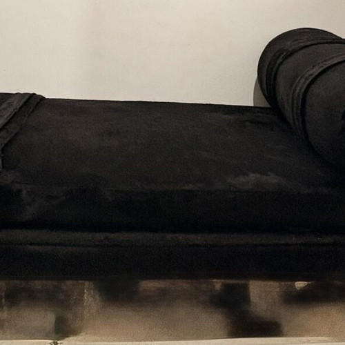 Black recliner like new, length 1.80m width 75cm