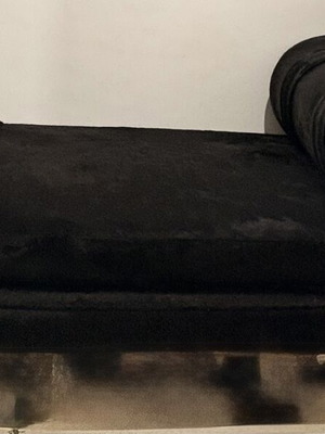 Black recliner like new, length 1.80m width 75cm