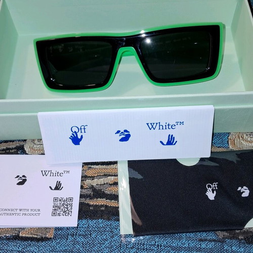 Off White sunglasses new, black and green
