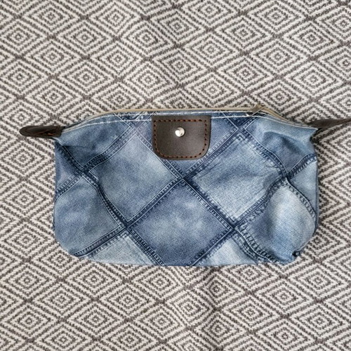 Set of 8 small multicolor toiletry bags