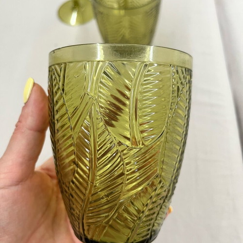 Reusable plastic wine and water glasses like new with designs